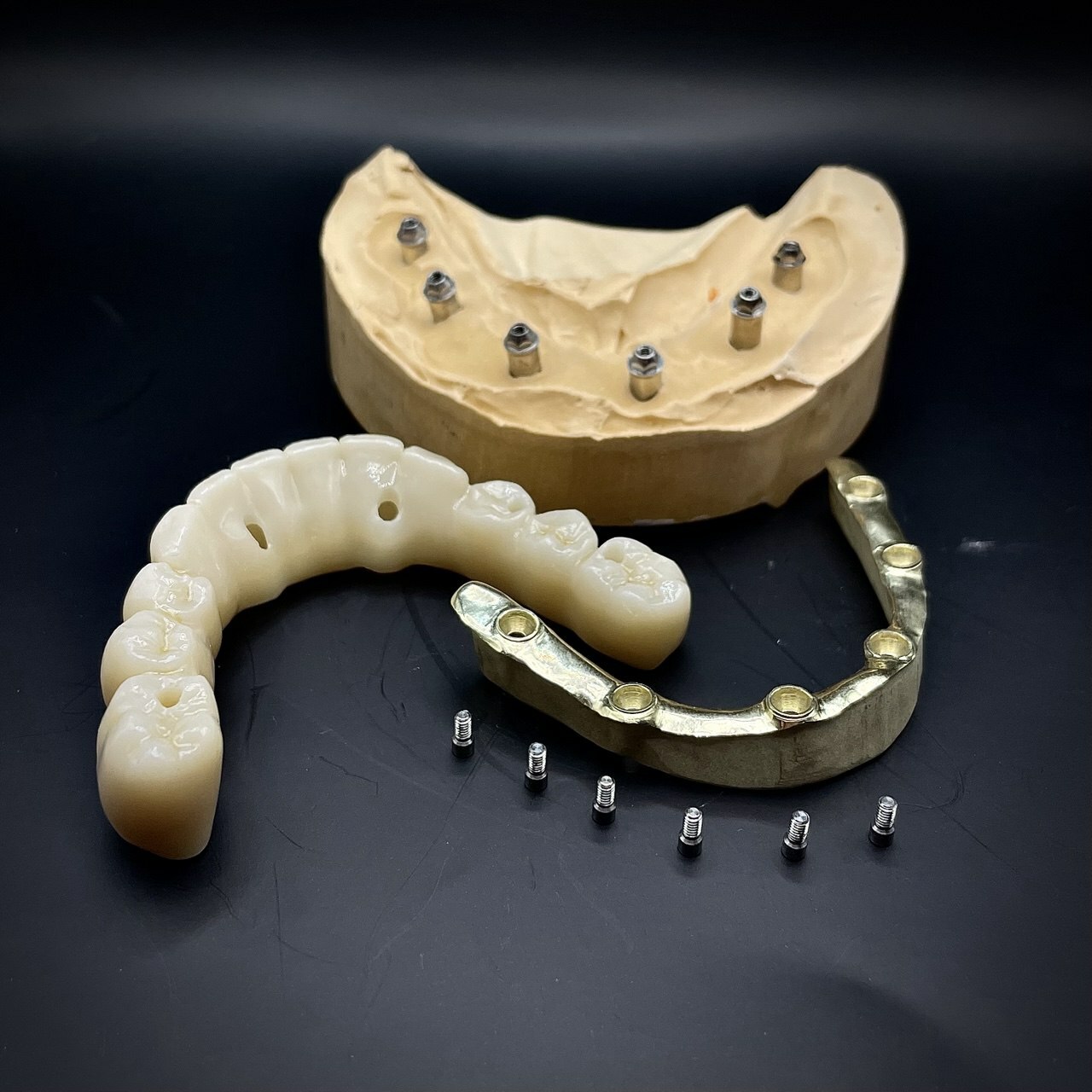 Цирконий на титановой балке 